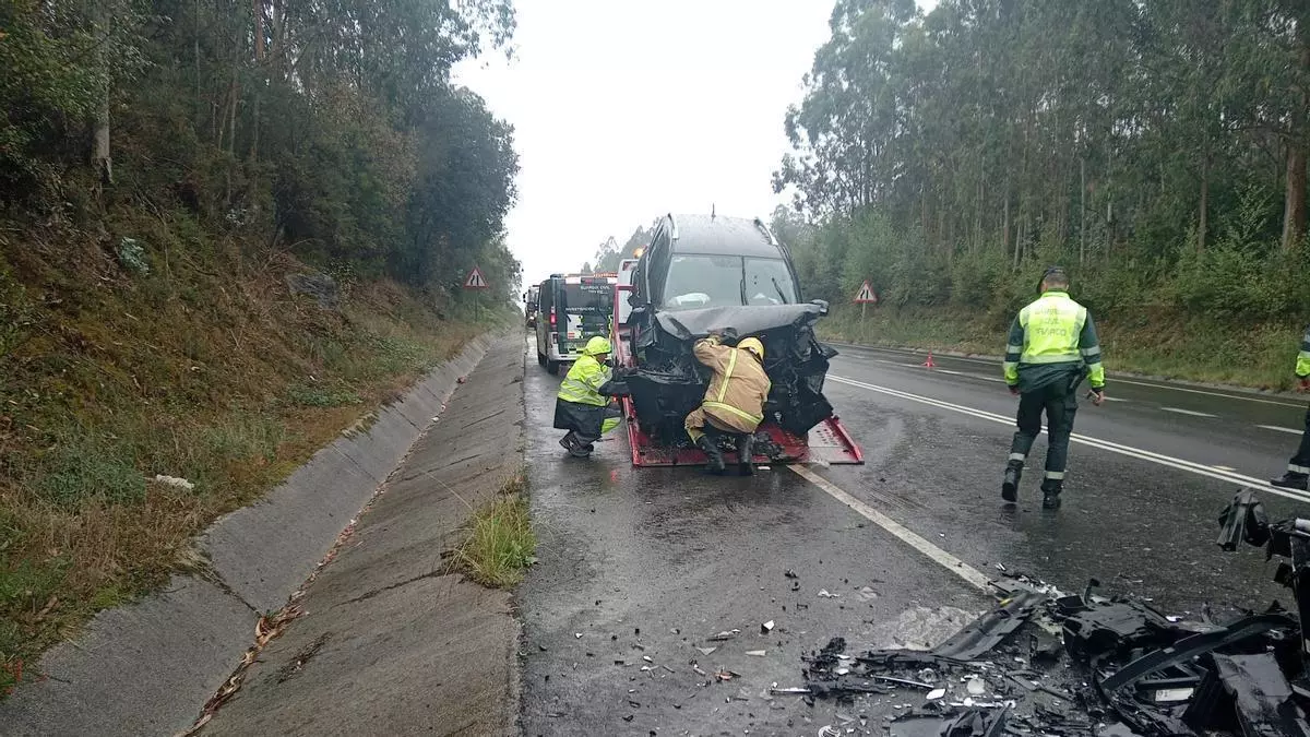 Fallece una mujer tras una colisión frontal entre dos turismos en Cerceda