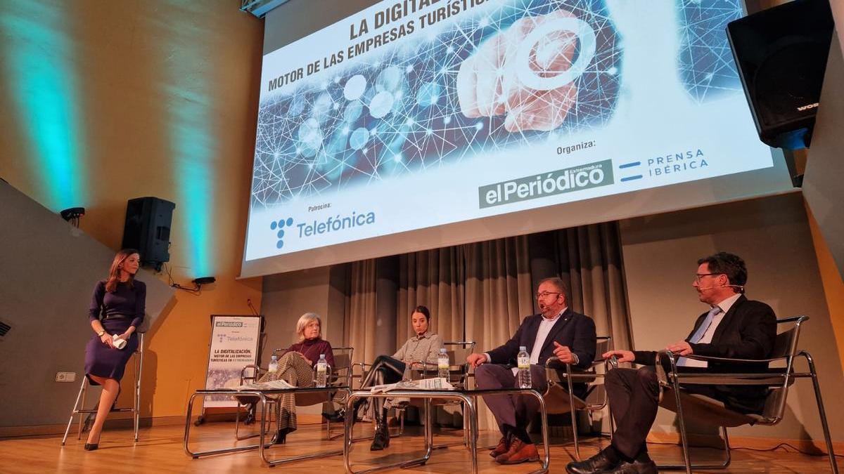 Rocío Cantero, Victoria Bazaga, Nuria Flores, Antonio Rodríguez Osuna y Guillermo Santamaría, durante la jornada.