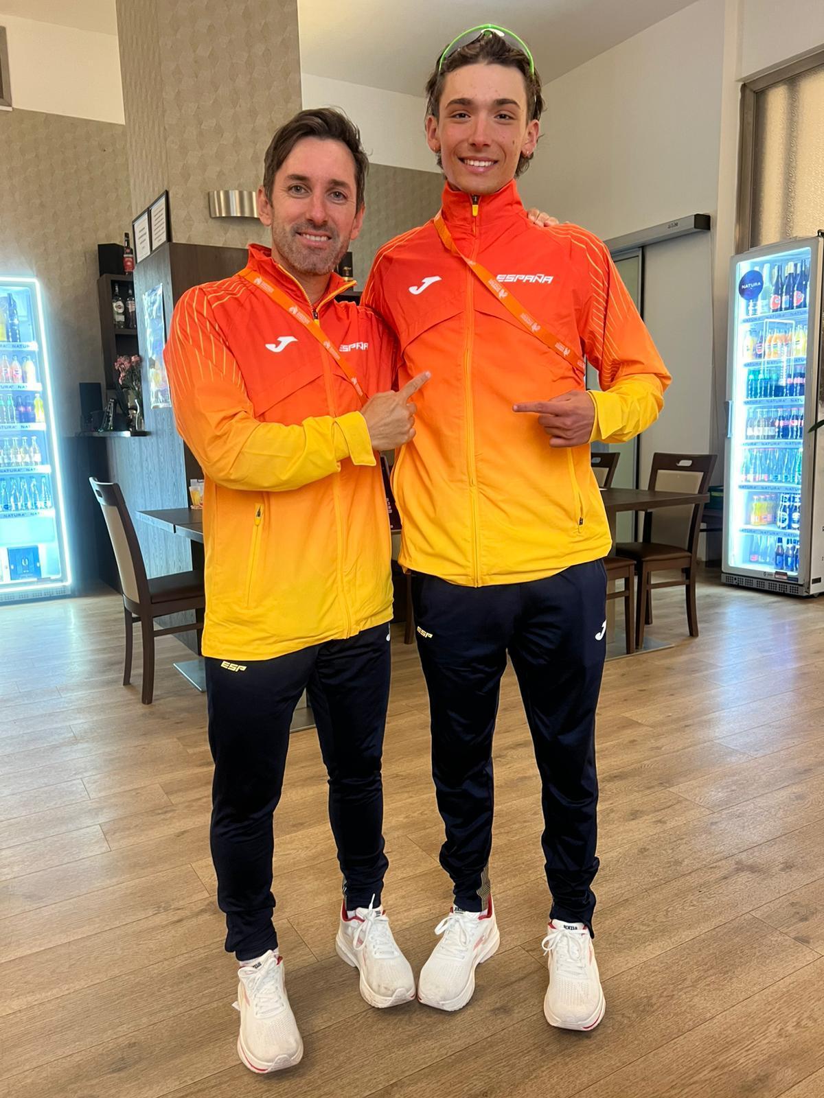 Pablo junto a su entrenador, Jacinto Garzón en el campeonato de Europa
