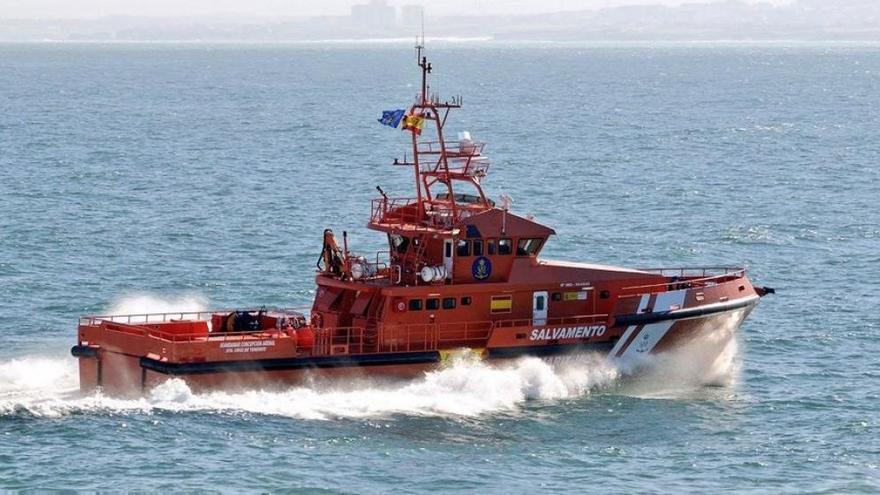 Rescatan en Canarias a 3 polizones en el timón de un buque tras 11 días de travesía