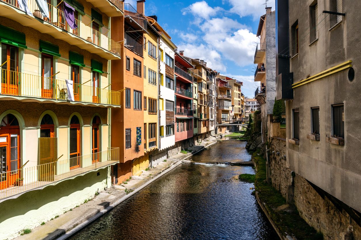 Casas colgadas sobre el río Ter en Camprodón