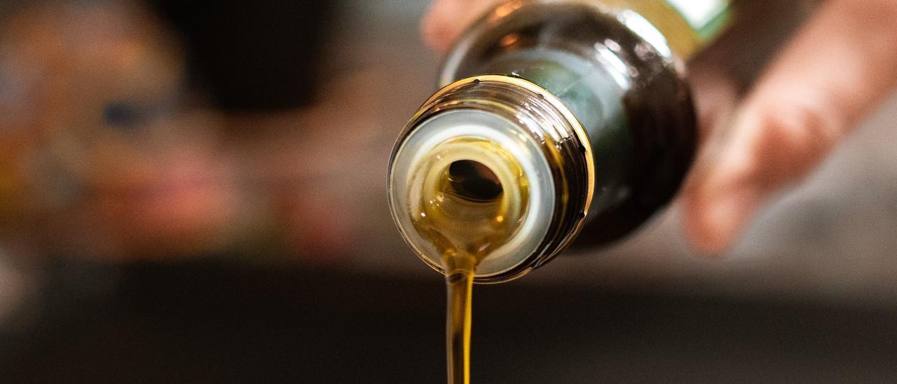 El aceite de oliva de una almazara de Navarrés gana la plata en Dubai.