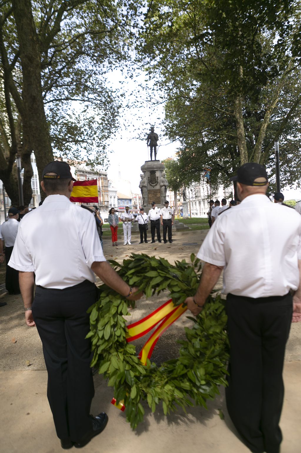 La asociación "Lepanto" de veteranos de la Armada rinde tributo al almirante avilesino Pedro Menéndez