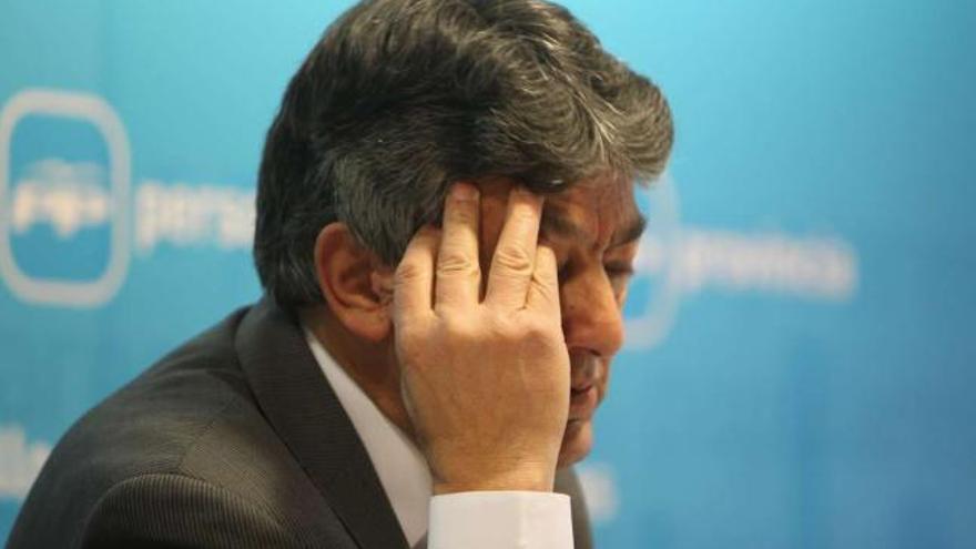 El alcalde de Baltar y diputado provincial, José Antonio Feijóo, citó a la prensa ayer para defender su inocencia y no aceptó preguntas. // Jesús Regal