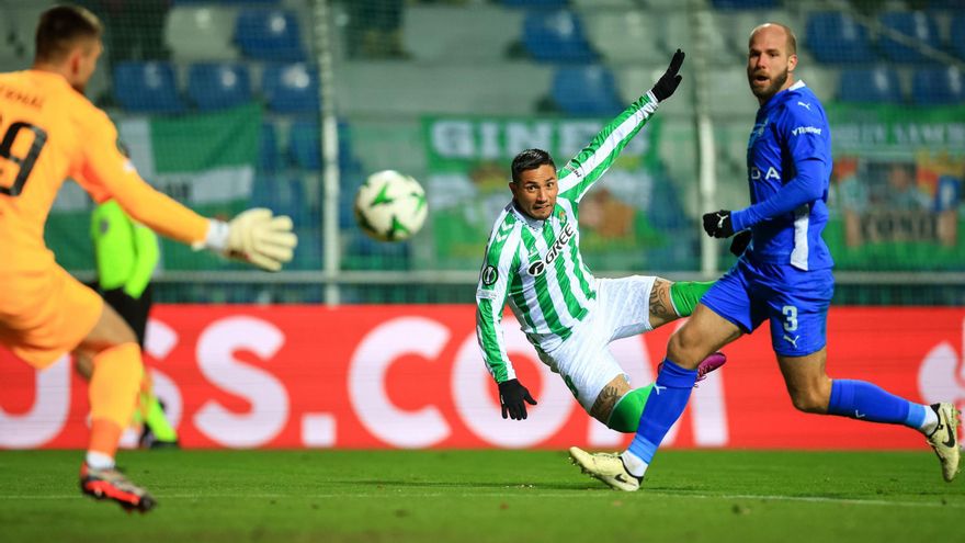 El Betis cae en el campo del Mladá Boleslav y se complica la vida