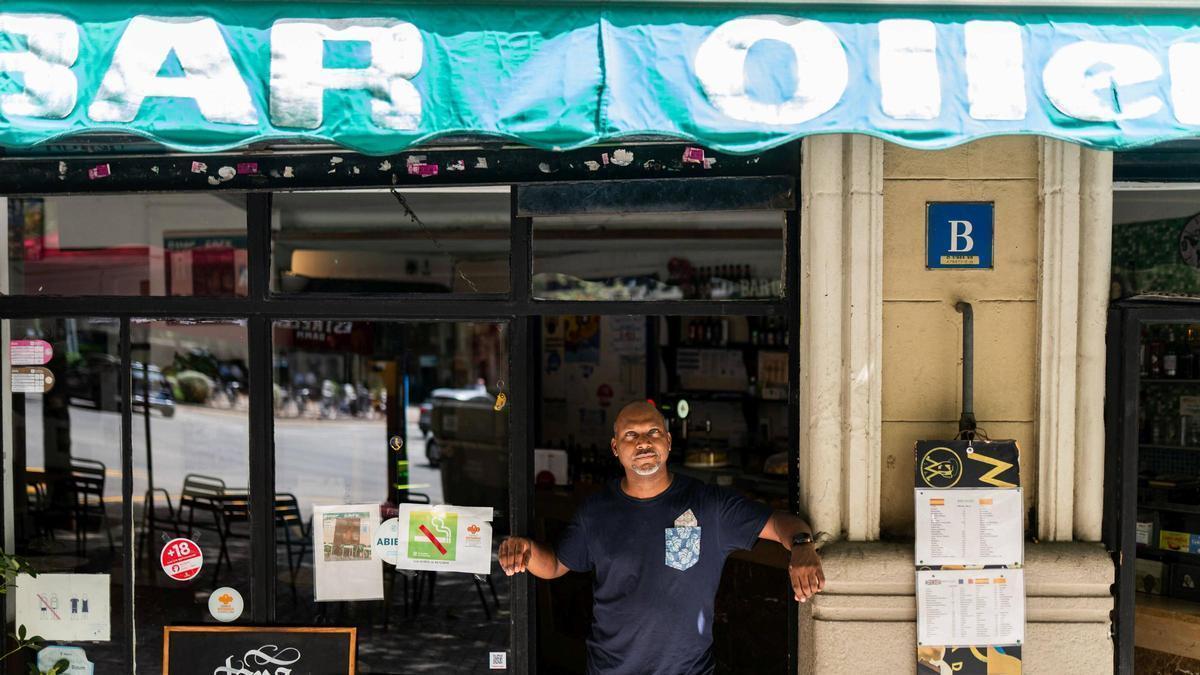 Alcides Pimentel, tercera generación y responsable del Bar Can Oller