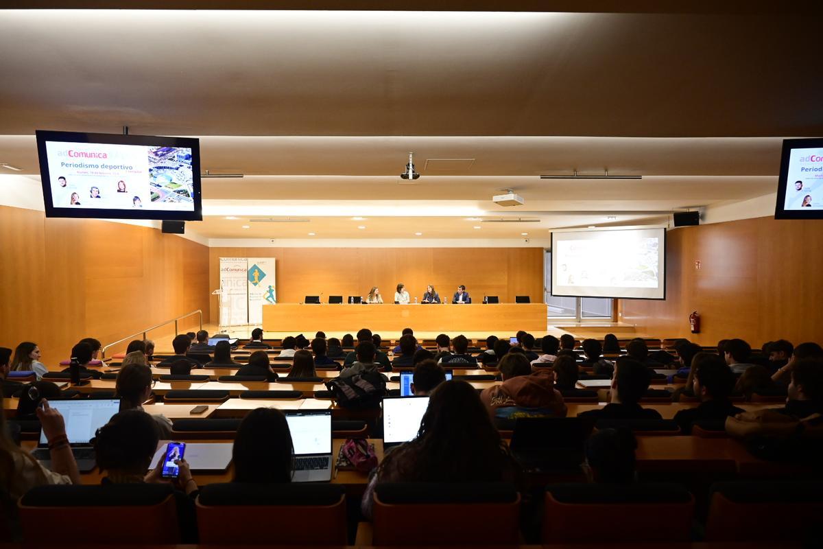 Galería | Debate sobre periodismo deportivo en la UJI