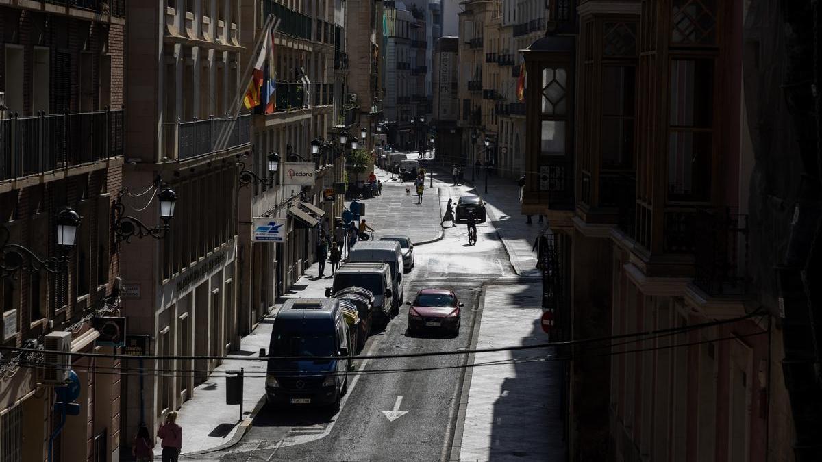 La calle Jorge Juan, que une la plaza del Ayuntamiento con el entorno de la basílica, se peatonalizará