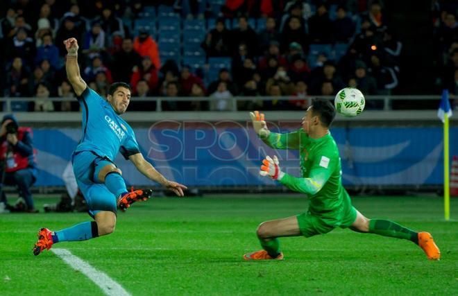 Contra el Guangzhou Evergrande el 17 de diciembre de 2015 marcó un hat-trick que llevó al FC Barcelona a la final del Mundial de clubes.