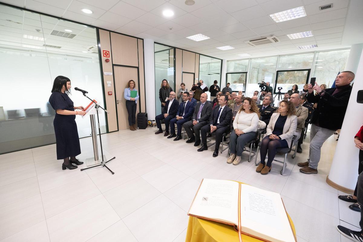 Raquel Guasch Ferrer toma posesión como nueva directora insular del Estado en la comisaría de Ibiza