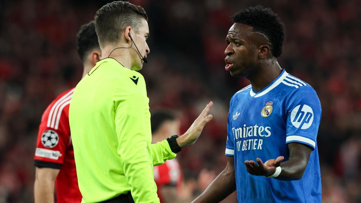 ¡Surrealista! Detienen el Benfica - Real Madrid por un incidente racista con Vinicius: La secuencia completa