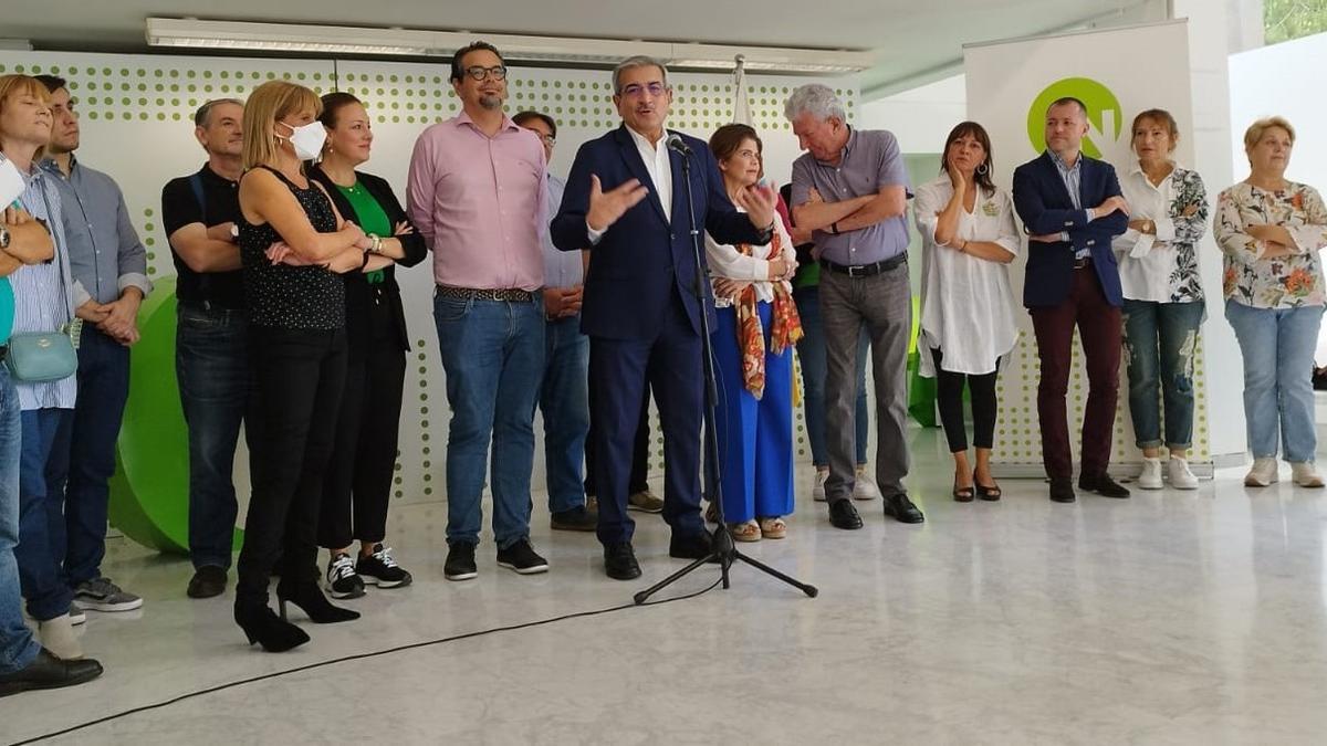 El presidente de Nueva Canarias, Román Rodríguez, comparece en rueda de prensa