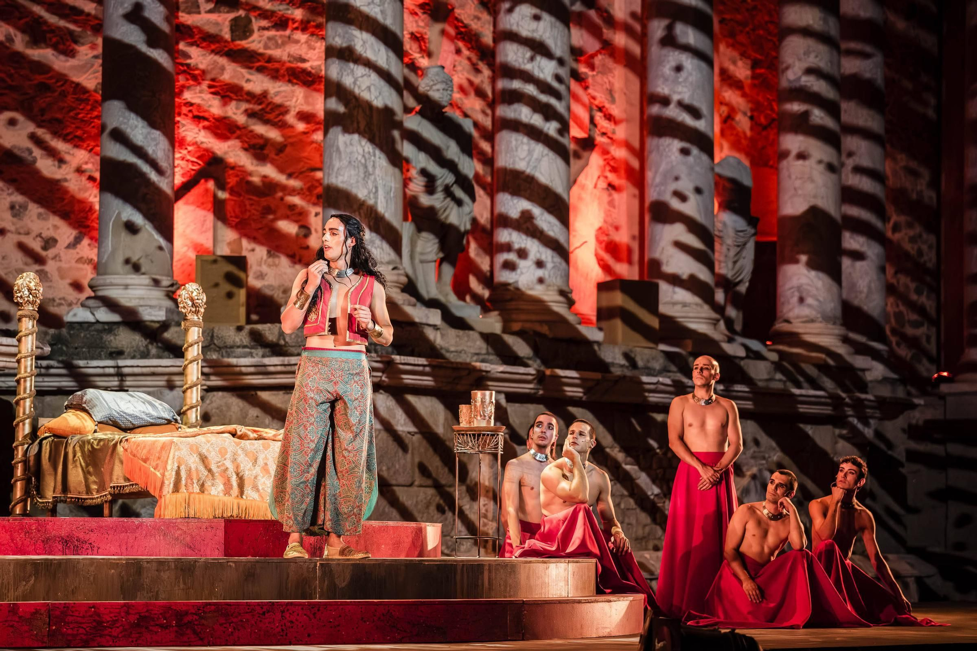 Las imágenes de 'Alejandro y el eunuco persa', la obra de esta semana del Festival Internacional de Teatro Clásico de Mérid