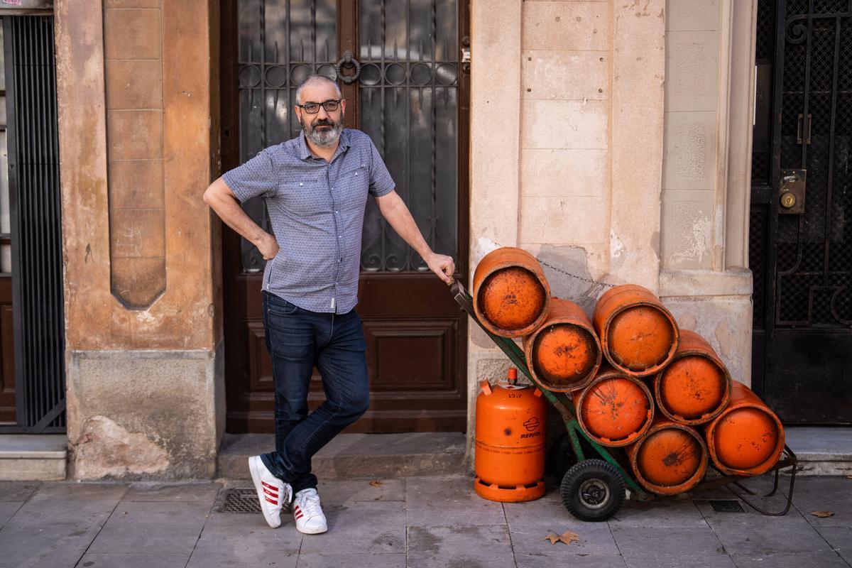 BARCELONA 03/02/2026 Sociedad. Retratos a Roger de Gràcia en el pario de Gracia. Foto de ZOWY VOETEN