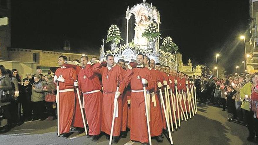 La Mártir inunda de fe las calles de Mérida