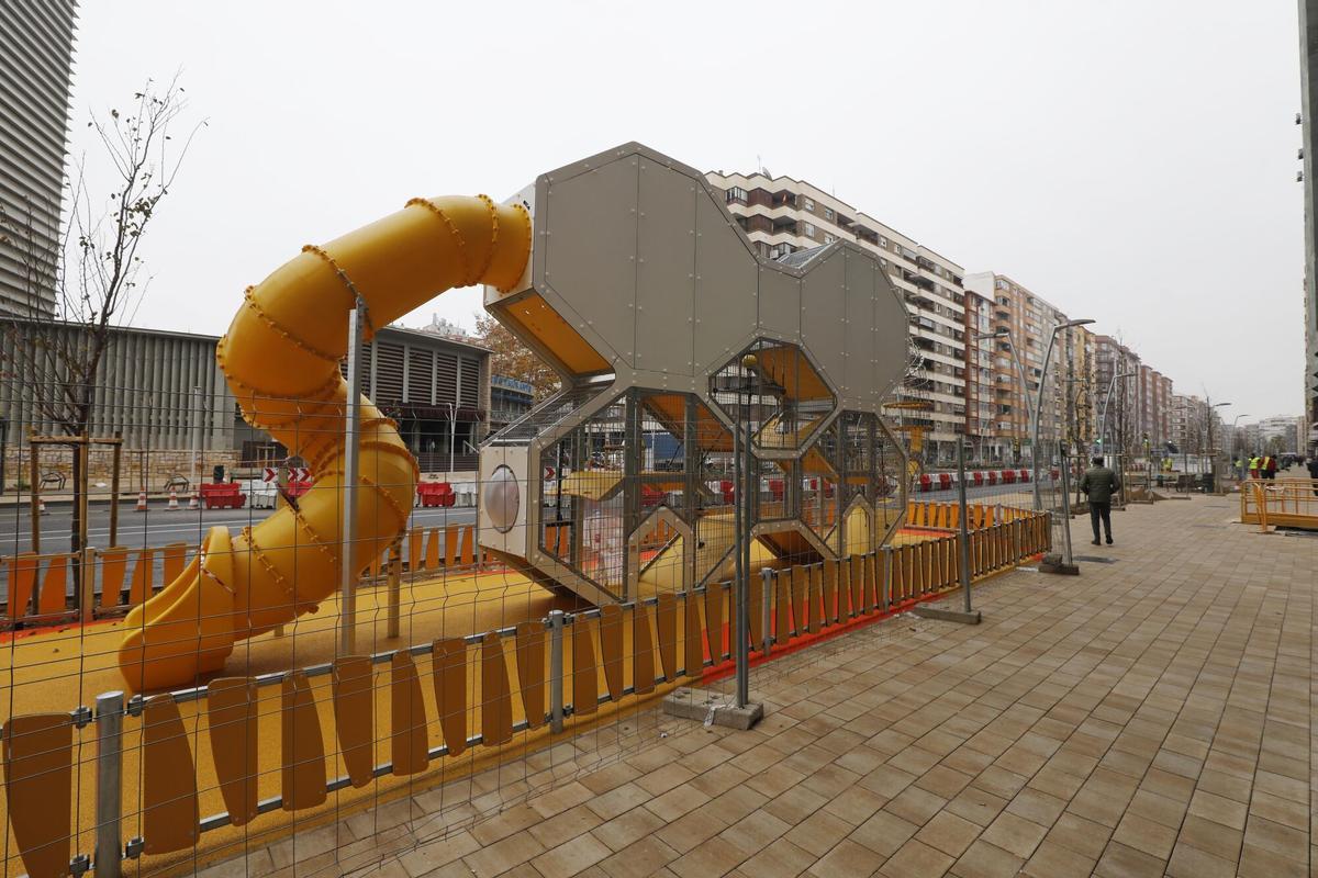 La zona de juegos en la avenida de Navarra, el pasado diciembre cuando todavía faltaban algunos detalles.