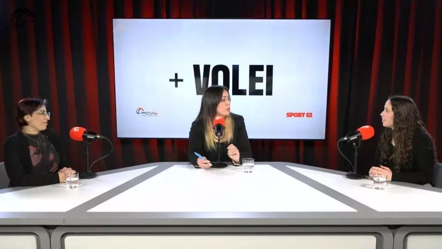Vanessa Gilabert i Laia Esteve: àrbitres i protagonistes al programa +Vòlei del mes de març