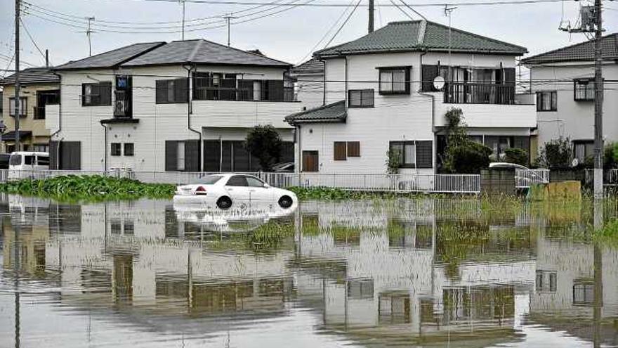 Una zona residencial de Tòquio afectada per les inundacions