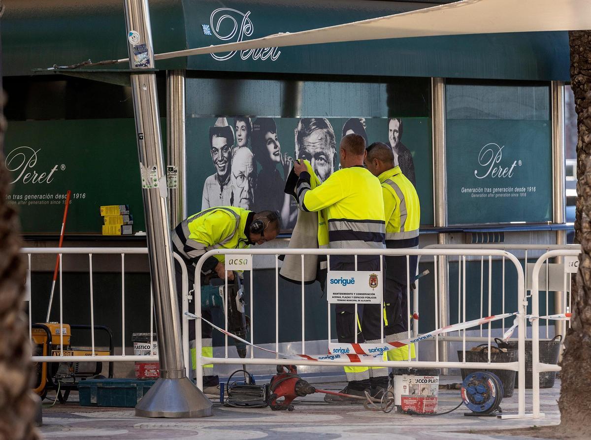 Obras en el quiosco Peret de La Explanada de Alicante.