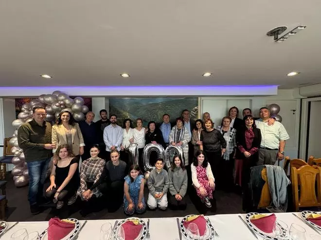 Crónica social compostelana | Dolores Balado celebra con su familia su primer siglo de vida