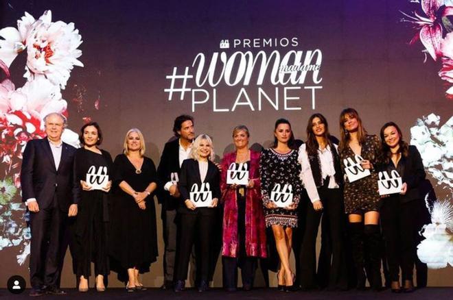 Penélope Cruz junto al resto de premiados de los galardones Woman Planet