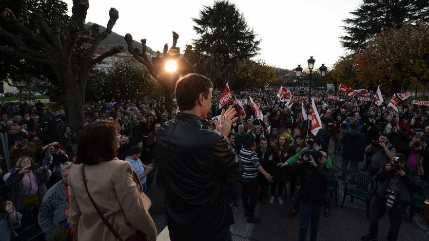 Acto político de Pedro Sánchez en El Entrego