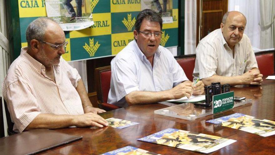 Desde la izquierda, Félix Rodríguez, Santiago García Martín y Feliciano Ferrero, en Caja Rural