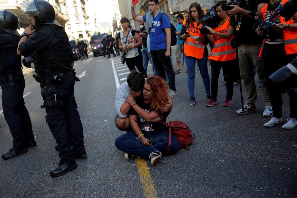 Choques entre independentistas y mossos en Barcelona