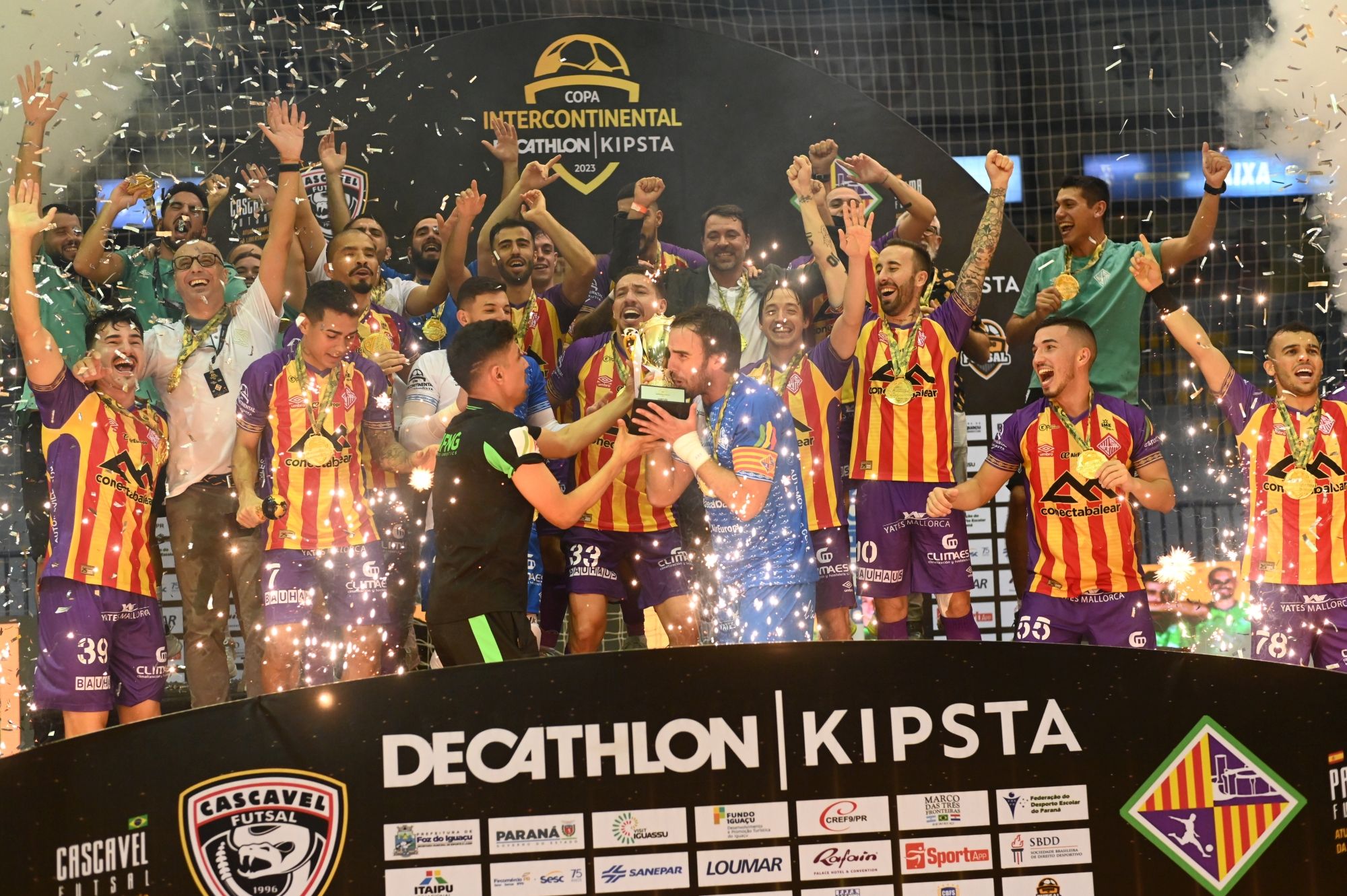 Las imágenes del Palma Futsal celebrando su título en la pista
