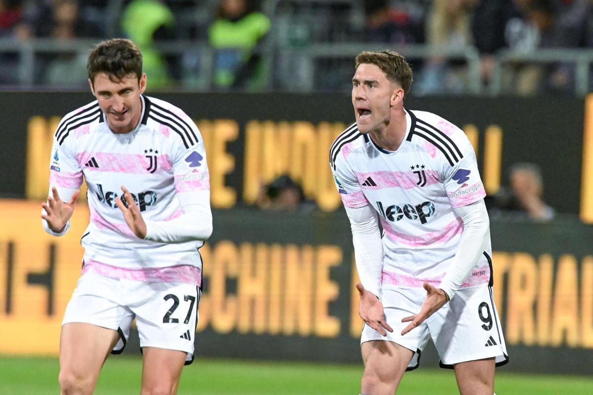 Vlahovic di Juventus de Torino Cosa ti è successo? Vlahovic di Juventus de Torino Cosa ti è successo?