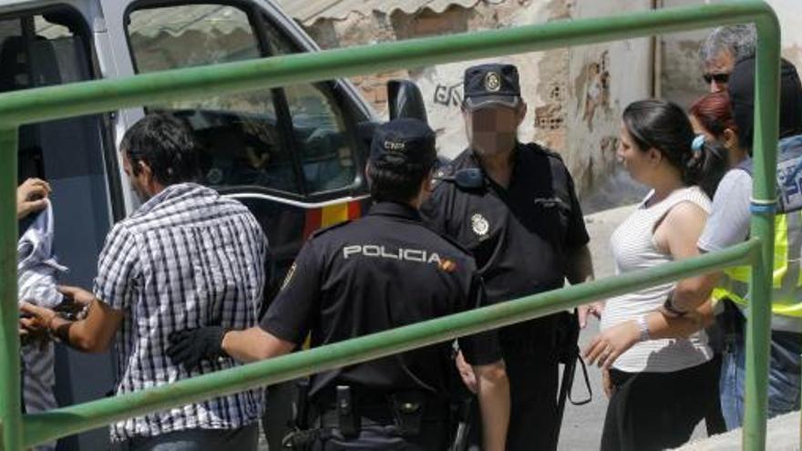 Dos de las mujeres detenidas en la redada de 2012.