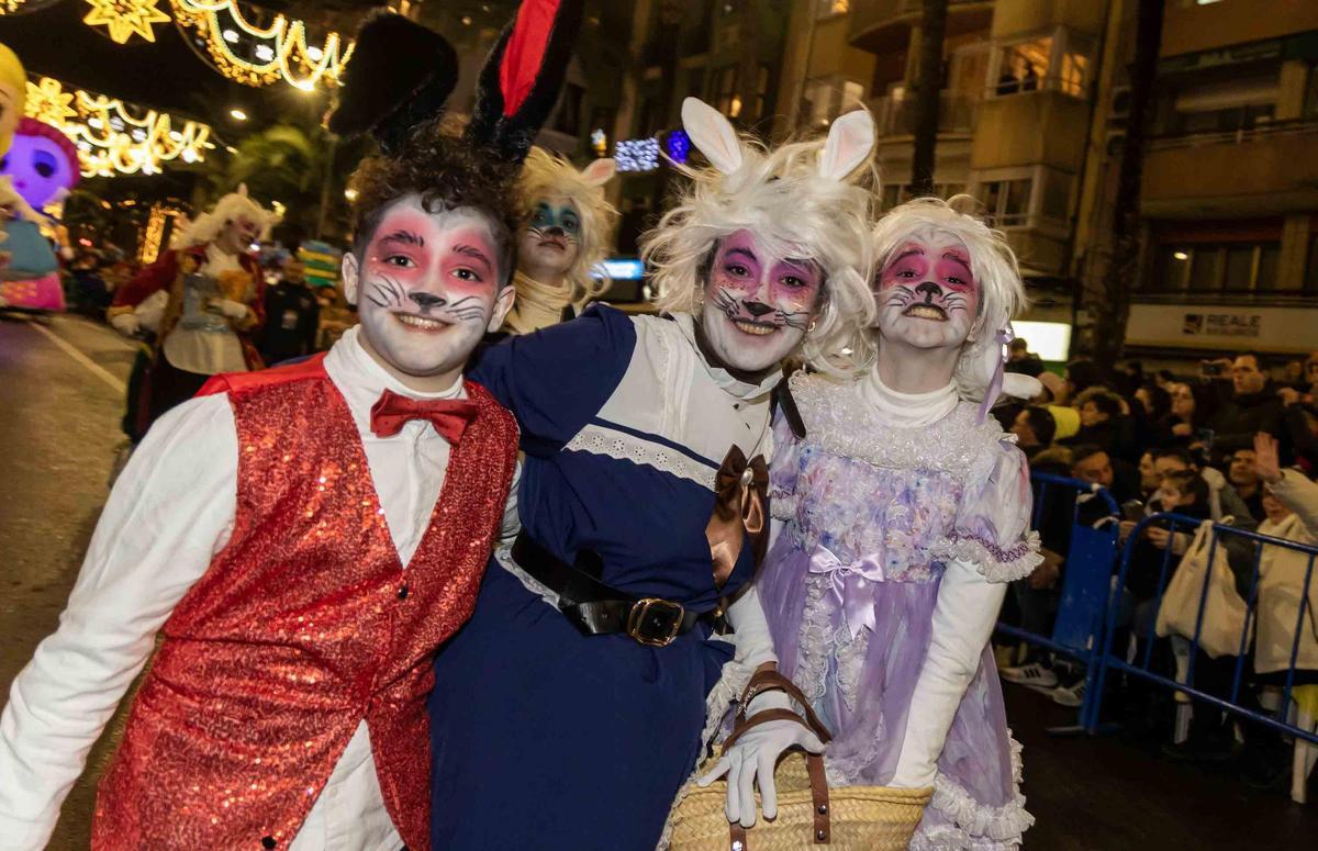 Las mejores imágenes de la Cabalgata de los Reyes Magos en Alicante
