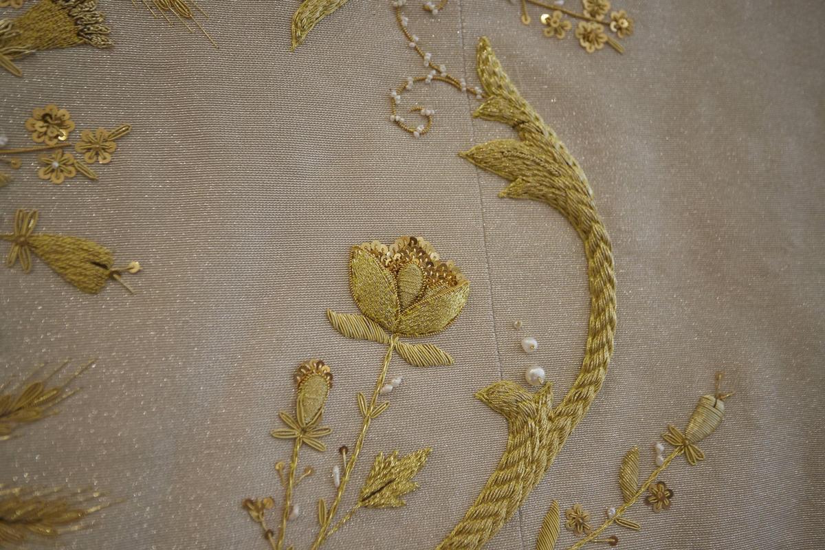 Así es el manto de la Virgen "Un poco de muchos" al detalle Así es el manto de la Virgen "Un poco de muchos" al detalle