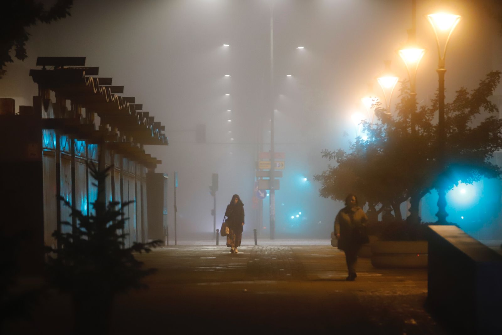 Córdoba amanece bajo una intensa niebla