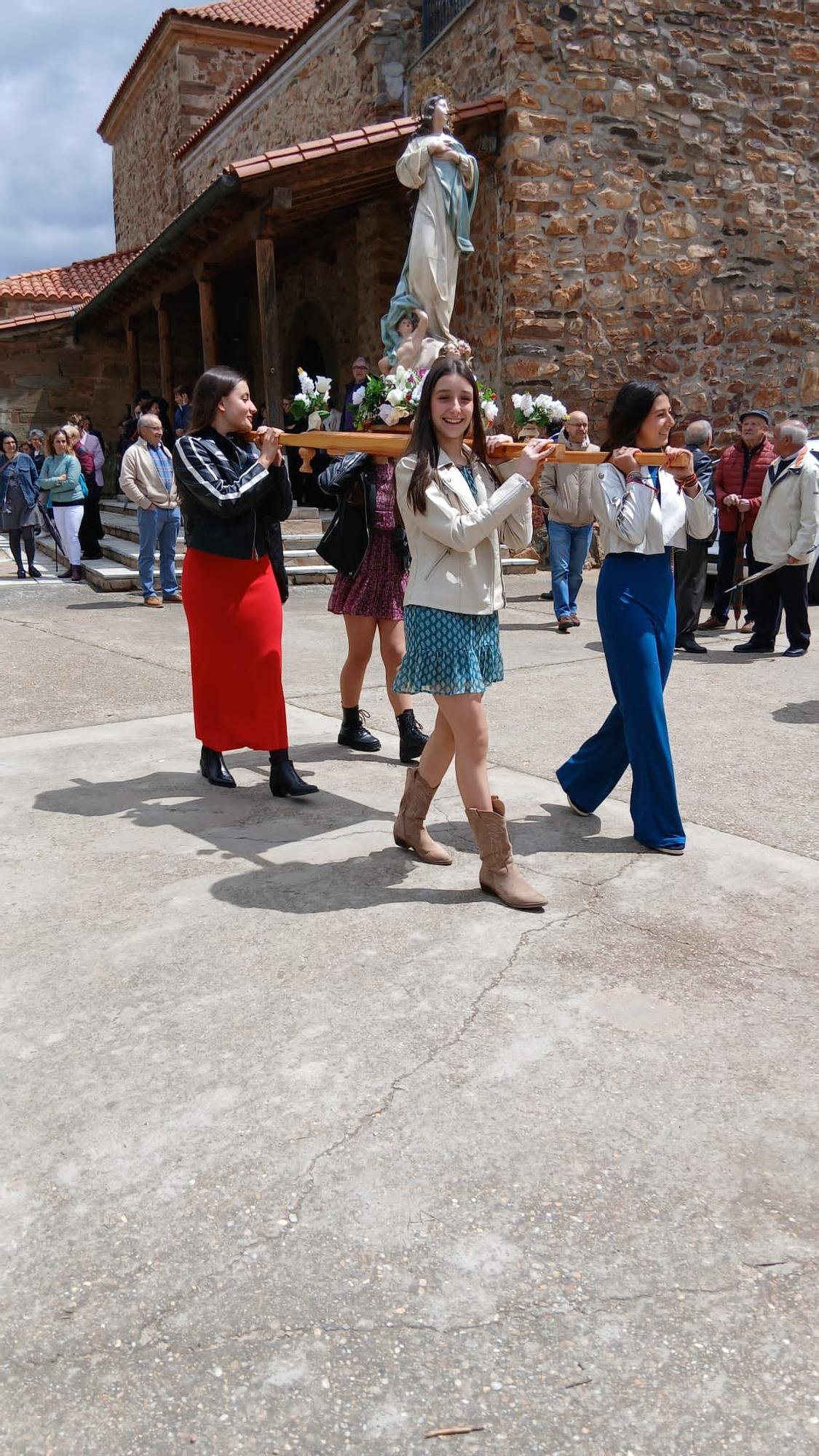 GALERÍA | La procesión de Santa Bárbara en Arrabalde, en imágenes