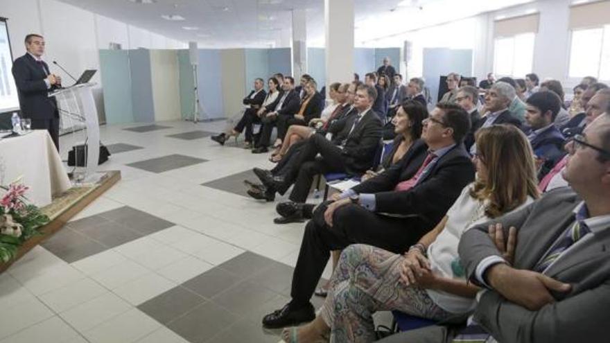 Alcaraz, ayer, durante su conferencia en la jornada del Centro Universitario Ariany.