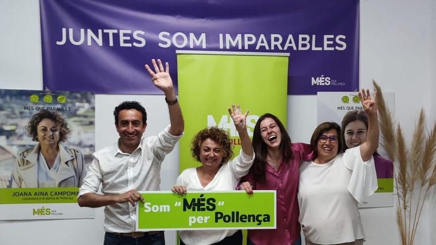 Las representantes de Més per Pollença celebran los resultados que les dejan con posibilidades de gobernar.