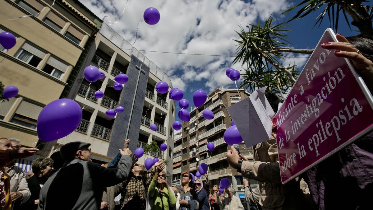 En Alicante se inauguró una plaza adaptada a personas con epilepsia