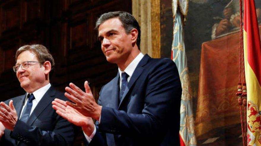 Ximo Puig y Pedro Sánchez durante el acto Institucional de Entrega de Altas Distinciones de la Generalitat Valenciana, con motivo de la Festividad del 9 d&#039;Octubre