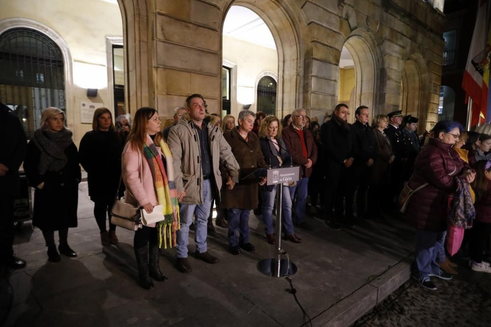 Concentración en Gijón por el asesinato de Lorena Dacuña