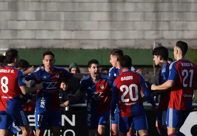 Una vuelta, otro Langreo: el espectacular cambio del equipo de Javi Vázquez