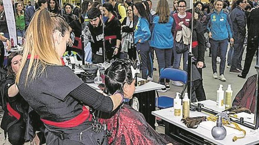 Las chicas del Villarreal toman el pelo al cáncer