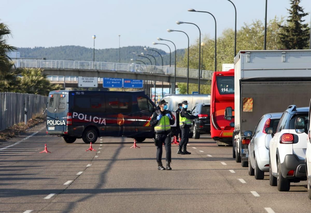 Control policial en al salida de la carretera a Huesca