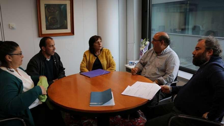 Miembros de la dirección y la ANPA se reunieron con Pérez Ares y técnicos de su departamento.