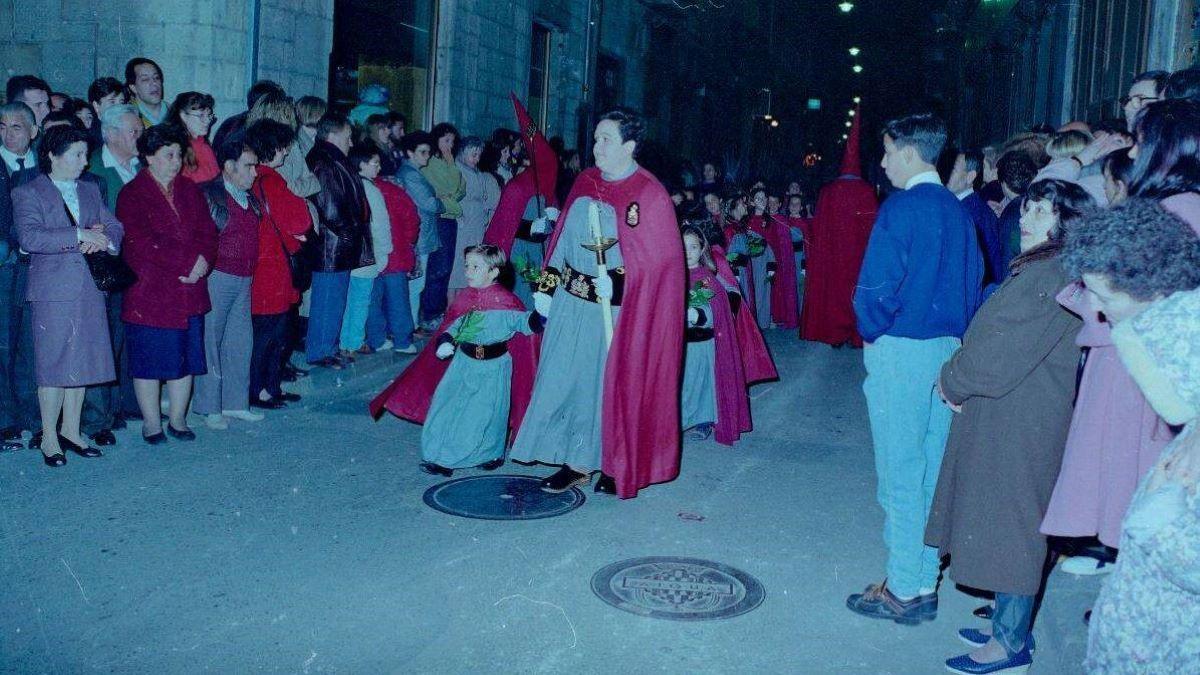 Maria Carme Ribas Mora durant la processó del Divendres Sant de Girona de l'any 1993.