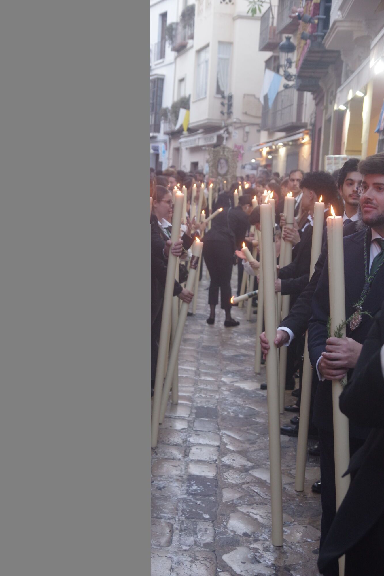 Procesión triunfal de regreso de la Virgen de la Esperanza a su basílica tras su peregrinación a Roma