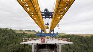 La CNMC multa amb 203,6 milions les principals constructores per alterar licitacions públiques
