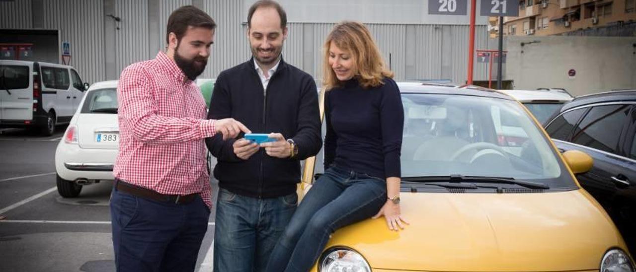 Imagen de los tres fundadores de Mytripcar, dedicada a comparar precios de vehículos de alquiler.