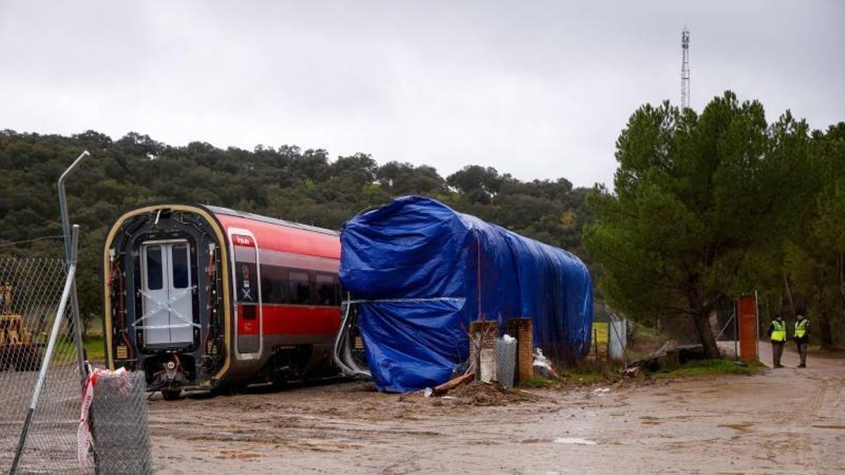 Vagones del tren Iryo precintados en la zona cero de Adamuz.