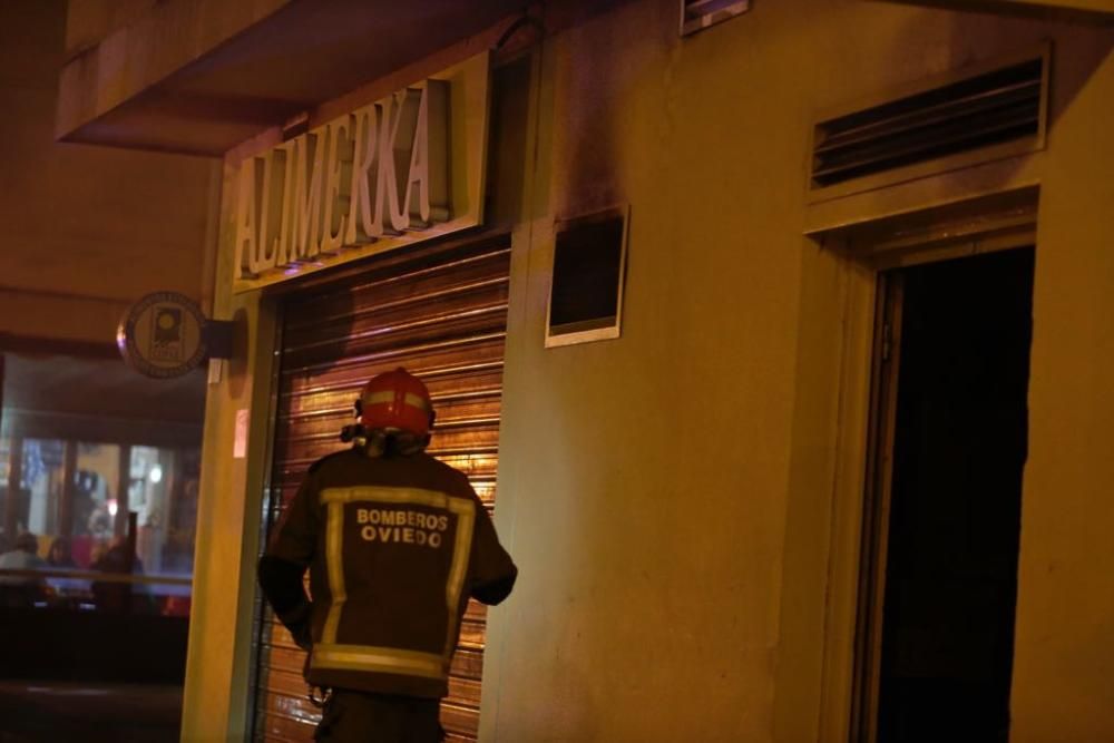 Incendio de un supermercado en Oviedo